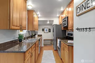 1516 NE 96th St, Seattle, WA 98115 - Photo 12