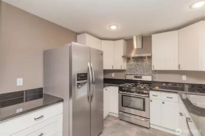 1060 Lynnwood Avenue NE, Renton, WA 98056 - Photo 16
