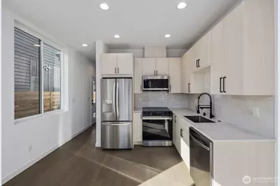 518 N 102nd Street, Seattle, WA 98133 - Photo 4