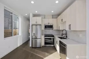 518 N 102nd St, Seattle, WA 98133 - Photo 4