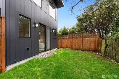 2528 27th Avenue W, Seattle, WA 98199 - Photo 8