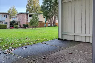 12230 SE 60th St, Bellevue, WA 98006 - Photo 18