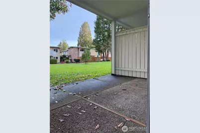 12230 SE 60th Street #34, Bellevue, WA 98006 - Photo 16