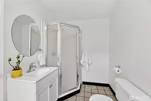 927 S 240th Pl, Des Moines, WA 98198 - Photo 22