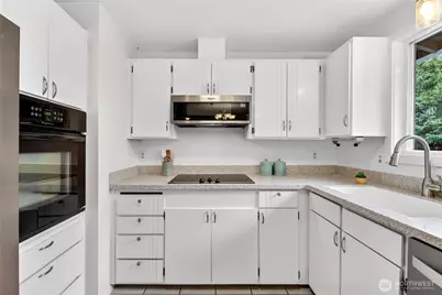 927 S 240th Place, Des Moines, WA 98198 - Photo 12