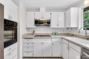 927 S 240th Pl, Des Moines, WA 98198 - Photo 12