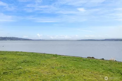 4233 S Bradford Street, Seattle, WA 98118 - Photo 10