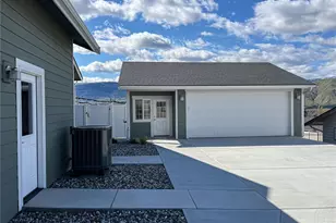 647 S Newton Ave, East Wenatchee, WA 98802 - Photo 2
