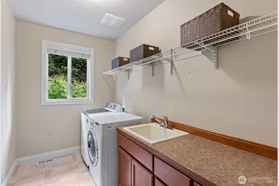 4569 162nd Lane SE, Bellevue, WA 98006 - Photo 32