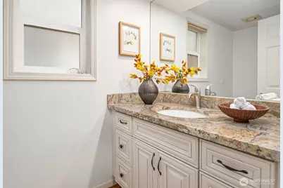 8550 NE 28th Street, Hunts Point, WA 98004 - Photo 22