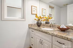 8550 NE 28th St, Hunts Point, WA 98004 - Photo 22