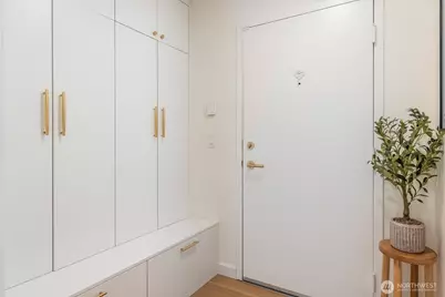 1805 Bellevue Avenue #301, Seattle, WA 98122 - Photo 2