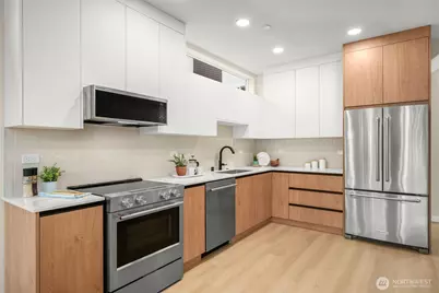 1127 B 10th Avenue E, Seattle, WA 98102 - Photo 6