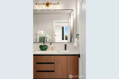 1127 B 10th Avenue E, Seattle, WA 98102 - Photo 16