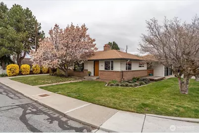 215 Pearl Street, Wenatchee, WA 98801 - Photo 1