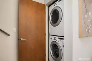 114 N 39th St, Seattle, WA 98103 - Photo 16