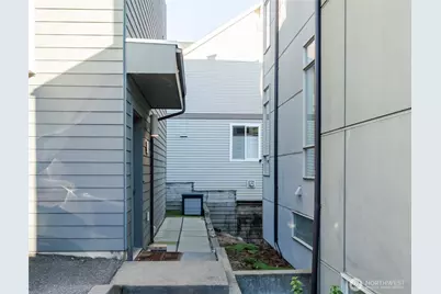 3245 21st Avenue W, Seattle, WA 98199 - Photo 24