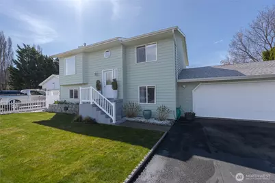 2837 Riviera Boulevard, Malaga, WA 98828 - Photo 1