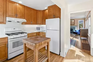 8053 Brooklyn Ave NE, Seattle, WA 98115 - Photo 10