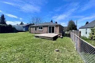 2735 Locust Ave W, University Place, WA 98466 - Photo 16