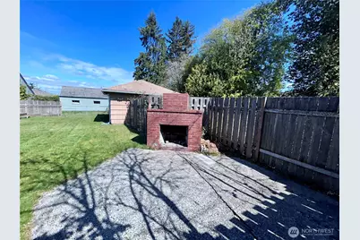 2735 Locust Avenue W, University Place, WA 98466 - Photo 18