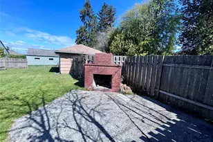 2735 Locust Ave W, University Place, WA 98466 - Photo 18