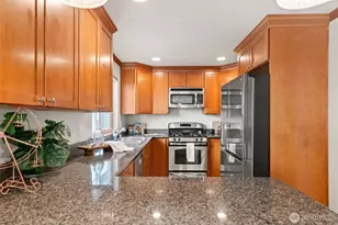 13718 N Midvale Ave, Seattle, WA 98133 - Photo 10