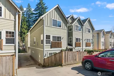 13718 N Midvale Avenue #C, Seattle, WA 98133 - Photo 1