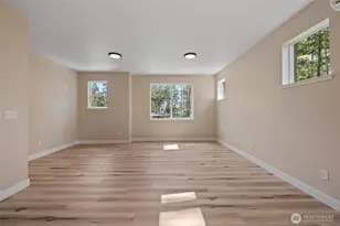 945 NW Heller St, Oak Harbor, WA 98277 - Photo 8