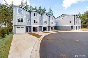 945 NW Heller St, Oak Harbor, WA 98277 - Photo 2