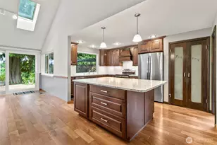 25242 Lake Wilderness Country Club Dr SE, Maple Valley, WA 98038 - Photo 8