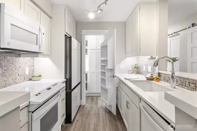 12303 Harbour Pointe Boulevard #T104, Mukilteo, WA 98275 - Photo 8