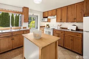 9213 25th Ave NE, Seattle, WA 98115 - Photo 16