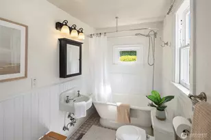 9213 25th Ave NE, Seattle, WA 98115 - Photo 12