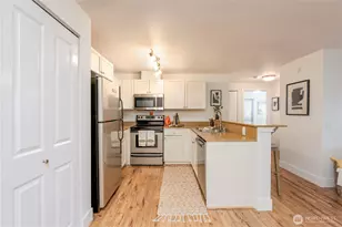 566 Prospect St, Seattle, WA 98109 - Photo 8