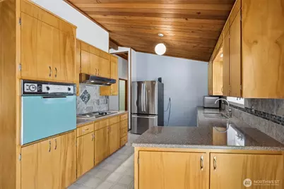 12502 Bingham Avenue E, Tacoma, WA 98446 - Photo 10