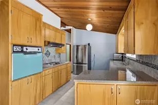 12502 Bingham Ave E, Tacoma, WA 98446 - Photo 10
