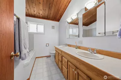 12502 Bingham Avenue E, Tacoma, WA 98446 - Photo 16