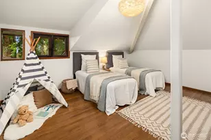 12210 NE 39th St, Bellevue, WA 98005 - Photo 18