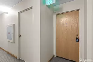 2201 3rd Ave, Seattle, WA 98121 - Photo 4