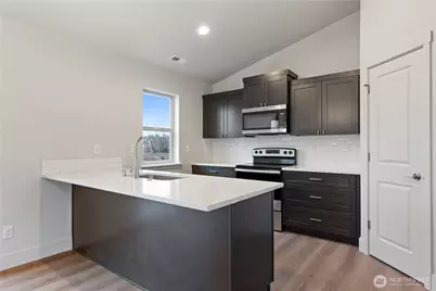 202 N Sandy Loop, Moses Lake, WA 98837 - Photo 4