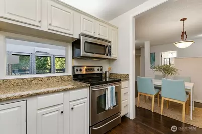 7930 SE 34th Street #513, Mercer Island, WA 98040 - Photo 10