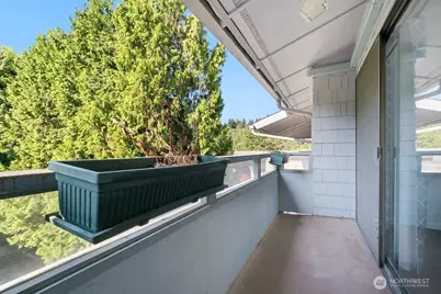 7930 SE 34th Street #513, Mercer Island, WA 98040 - Photo 4