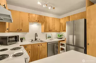 1425 S Puget Dr, Renton, WA 98055 - Photo 8