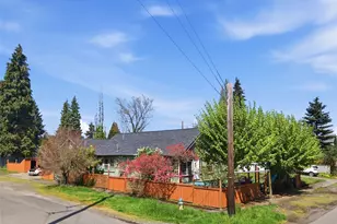 1301 Oxford Ave, Centralia, WA 98531 - Photo 2