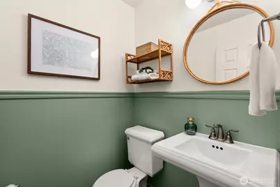 3835 25th Avenue W, Seattle, WA 98199 - Photo 10
