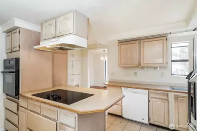 715 S 141st Street, Tacoma, WA 98444 - Photo 6