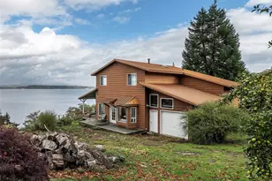 26 E Port Gardner Dr, Everett, WA 98206 - Photo 2