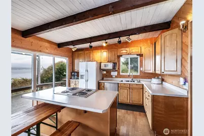 26 E Port Garden Dr, Everett, WA 98206 - Photo 4