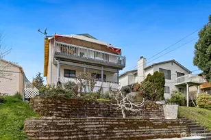 5233 33rd Ave S, Seattle, WA 98118 - Photo 2